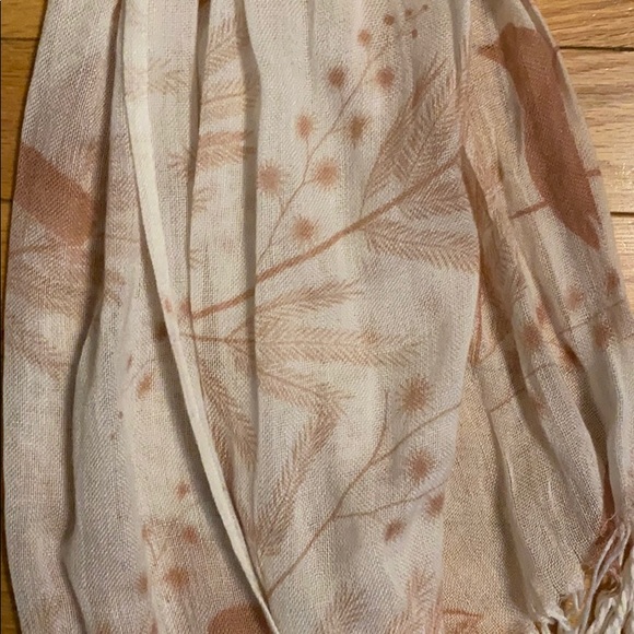 2/$20 Lightweight scarf - Picture 3 of 3